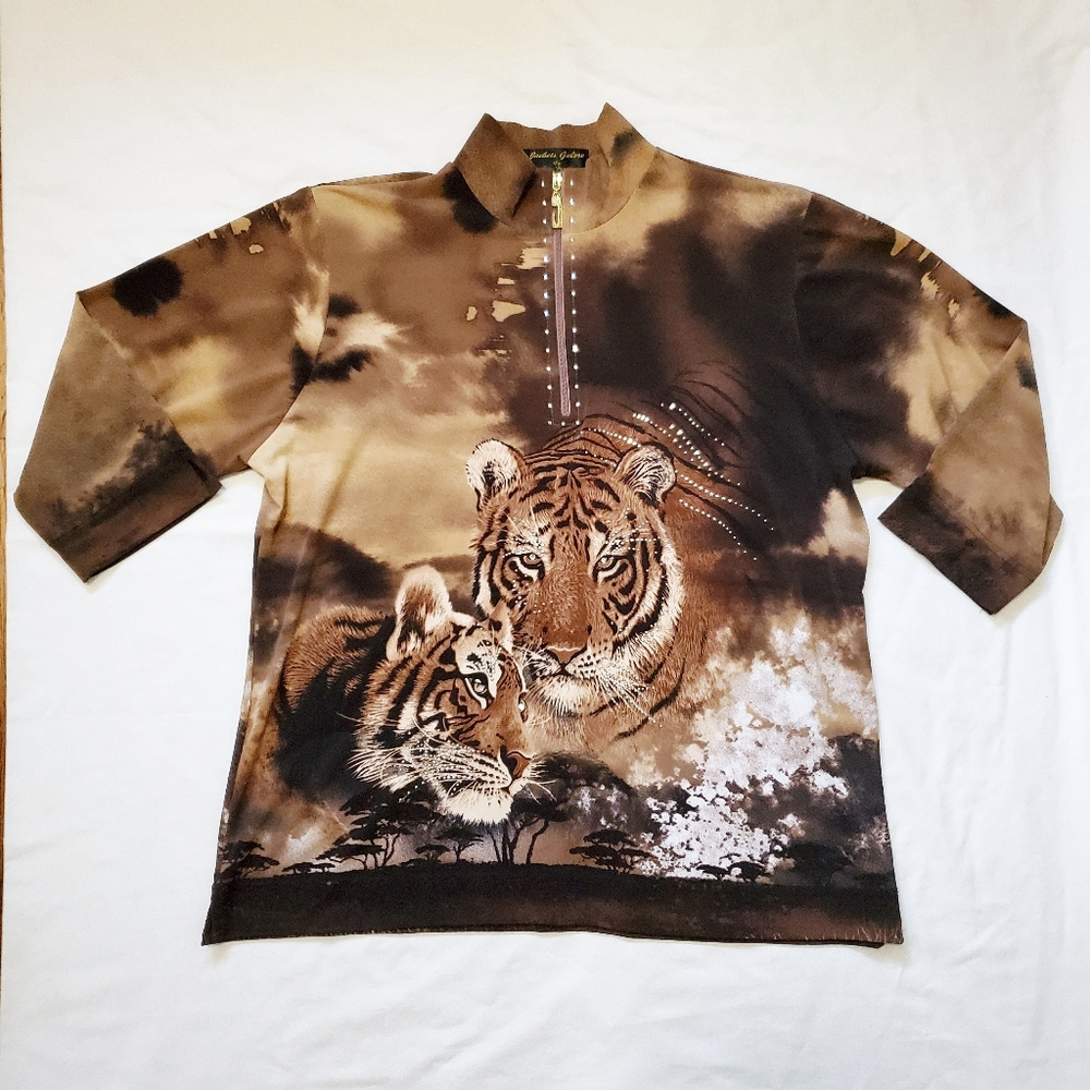 Half-sleeve tiger rhinestone top